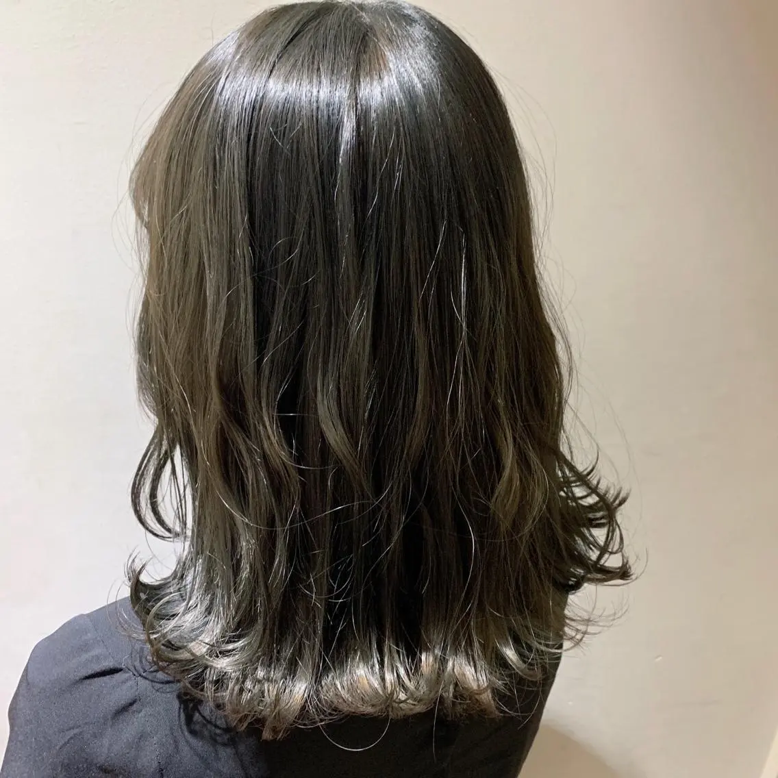 セミロング カラー ベージュカラー オリーブベージュ 渋谷ブリーチカラー 韓国ヘアyuikoのヘアスタイル