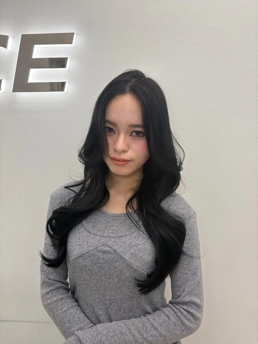 ロング 艶髪ハイトーンカラー 渋谷🎀ririkaのヘアスタイル