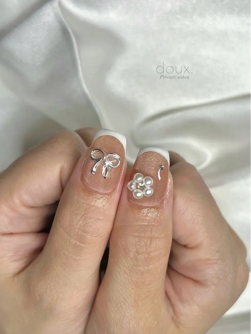 ネイル フレンチネイル 韓国ネイル マグネットネイル リボン 冬ネイル doux. nailのネイルデザイン