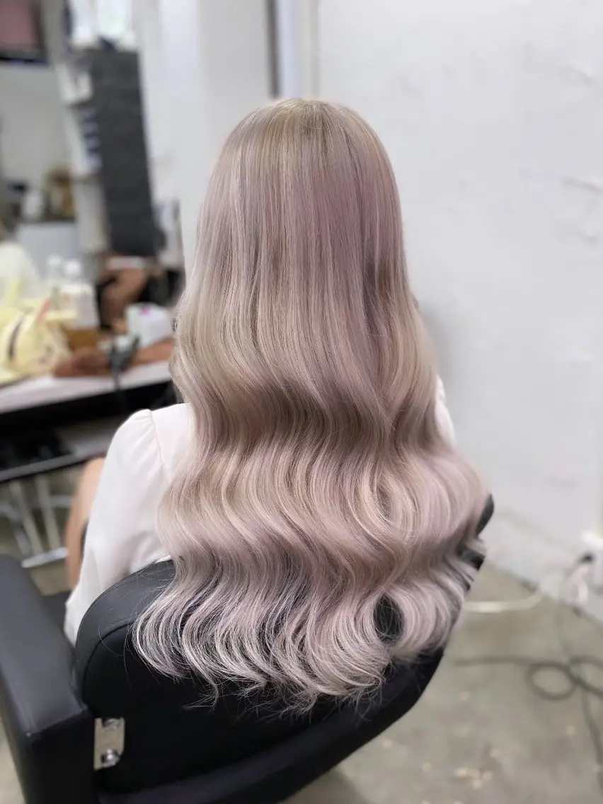 ロング カラー ブリーチ カット ヘアカラー トリートメント 魅力引き出しヘア🐾 るくものヘアスタイル