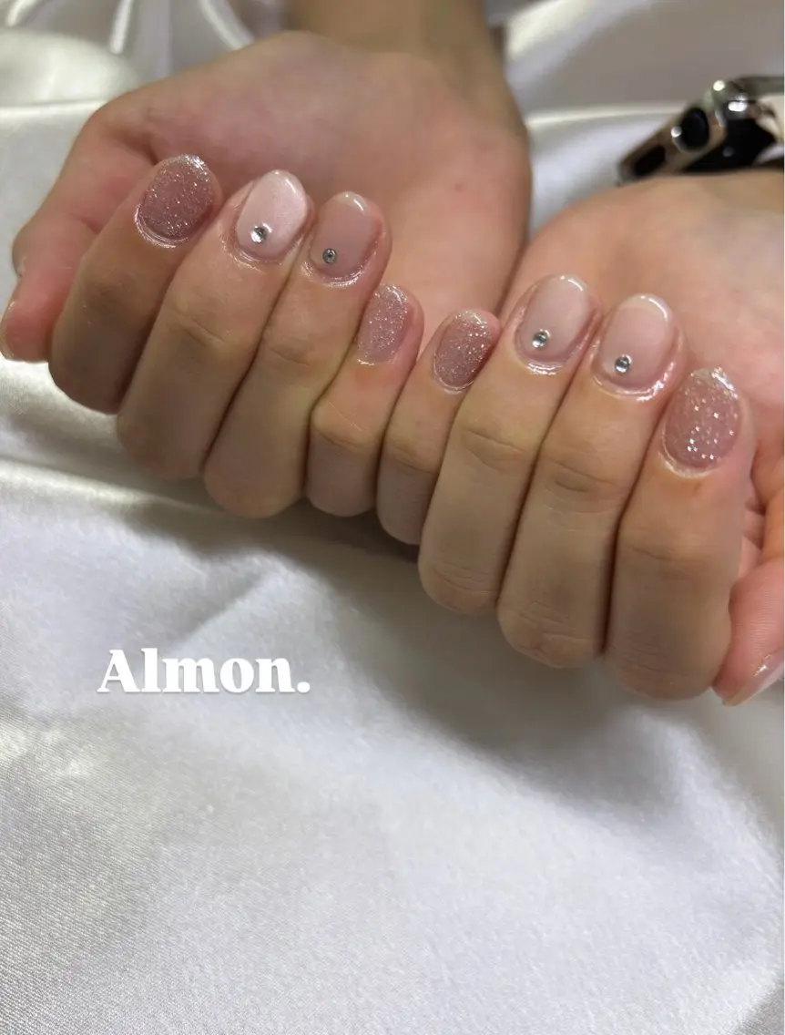 ネイル ラメ(グリッター) 𝐀𝐥𝐦𝐨𝐧 .のネイルデザイン