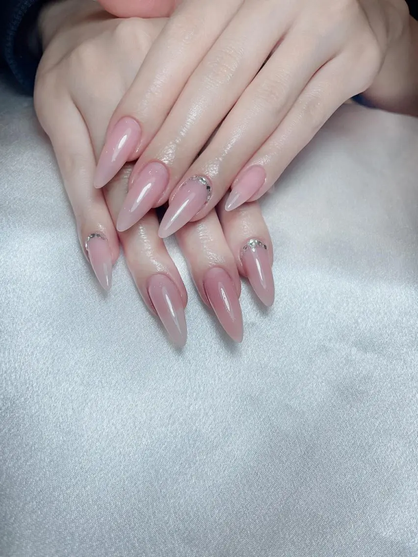 ネイル アートネイル ジェルネイル 韓国ネイル ニュアンスネイル ワンカラーネイル ハンドネイル Queen Nail Salonのネイルデザイン