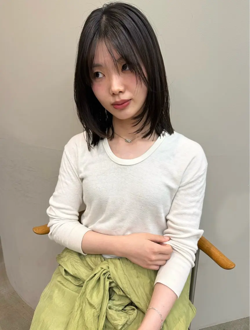 ミディアム ミディアムレイヤー レイヤーカット カット ヘアカラー ゆずか ／ボブ／レイヤーのヘアスタイル