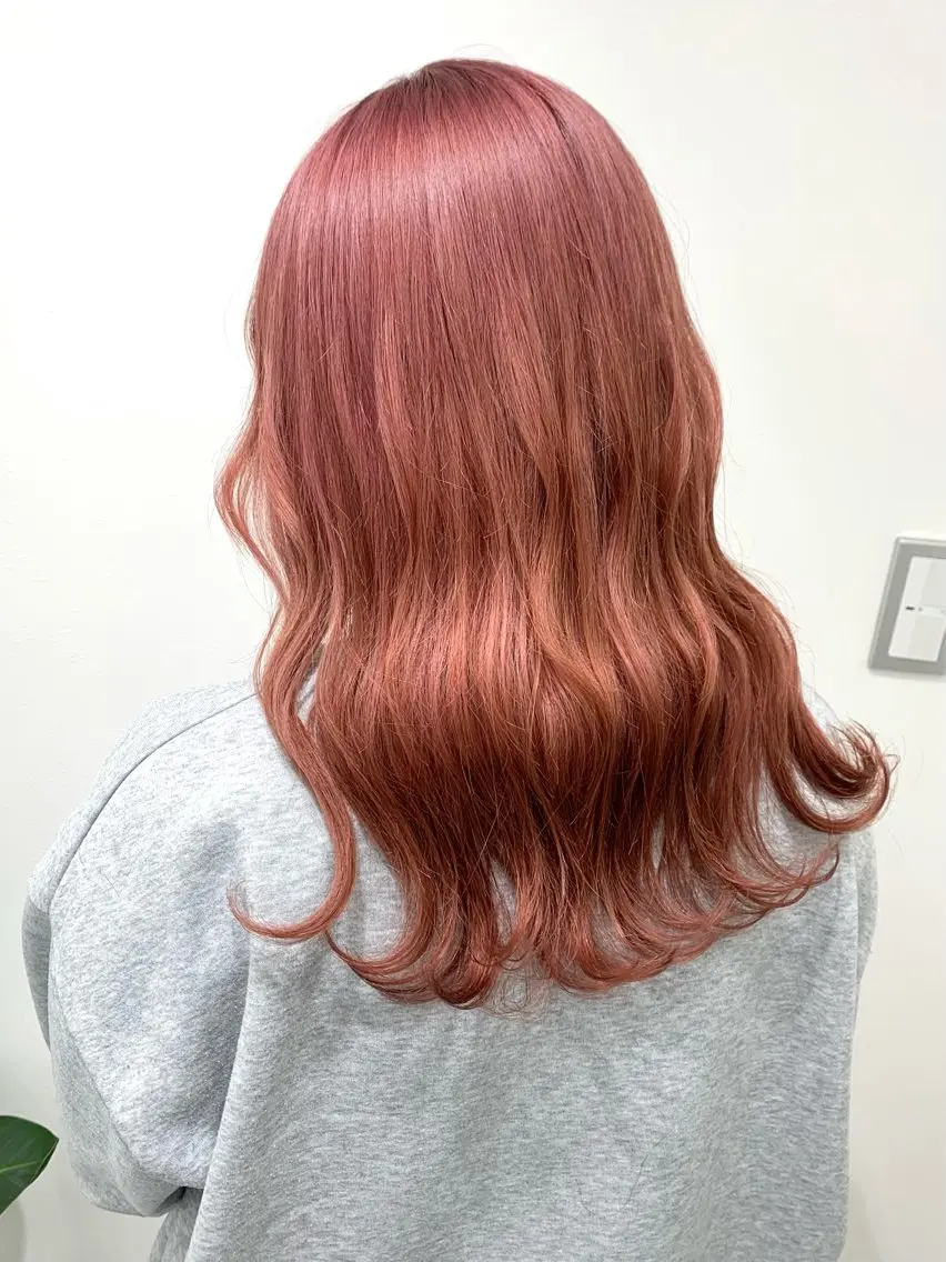 セミロング カラー レイヤー ハイトーン 暖色⭐︎KANAKOのヘアスタイル