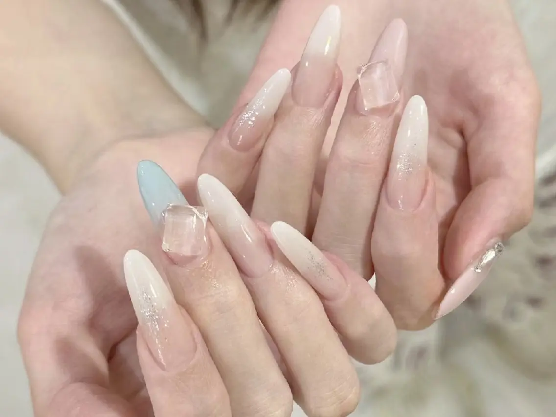 ネイル 持ち込み 夏ネイル ワンホンネイル ホワイト ハンドネイル UM Nail Salonのネイルデザイン