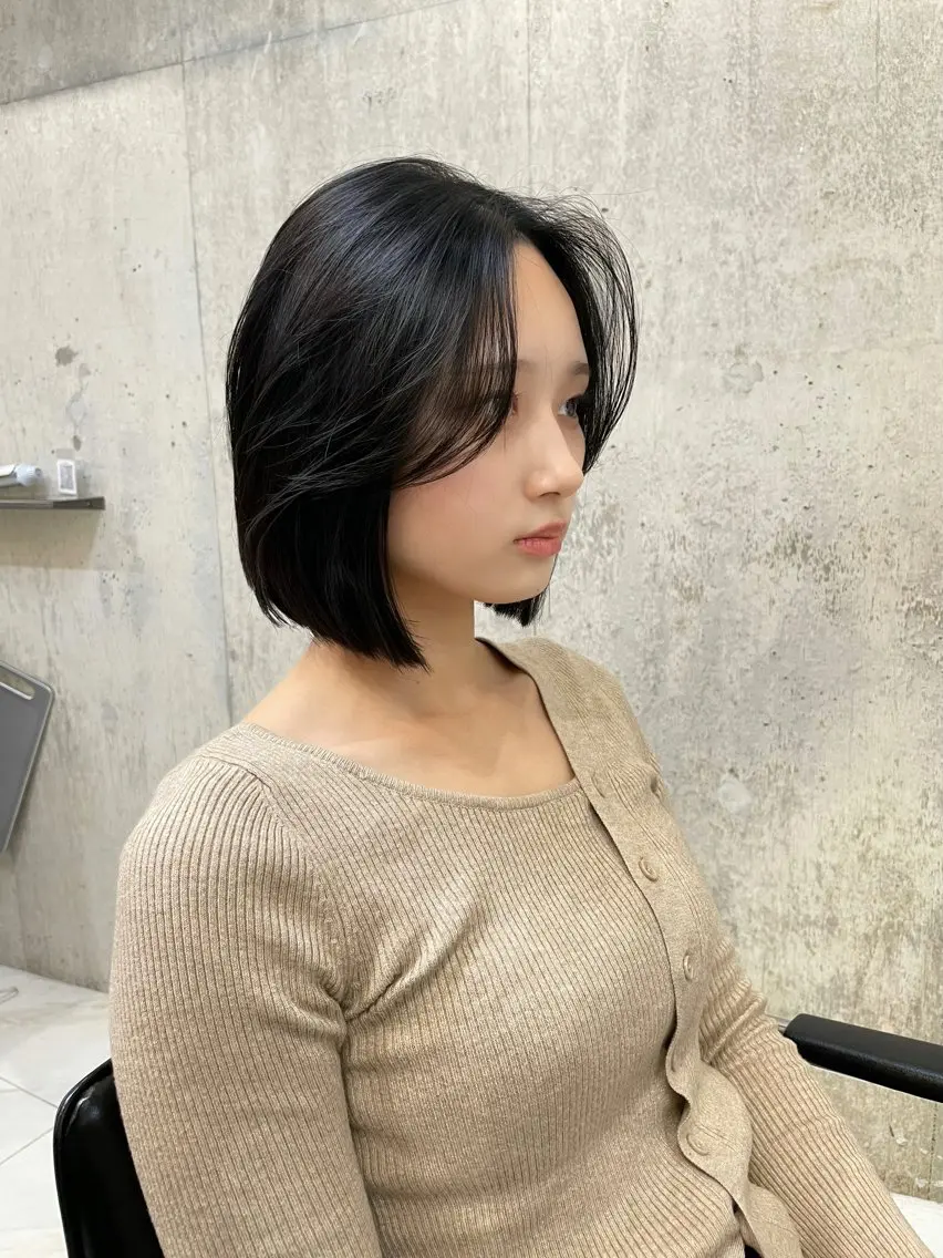 ミディアム ボブ レイヤーカット 伊藤 アクアのヘアスタイル