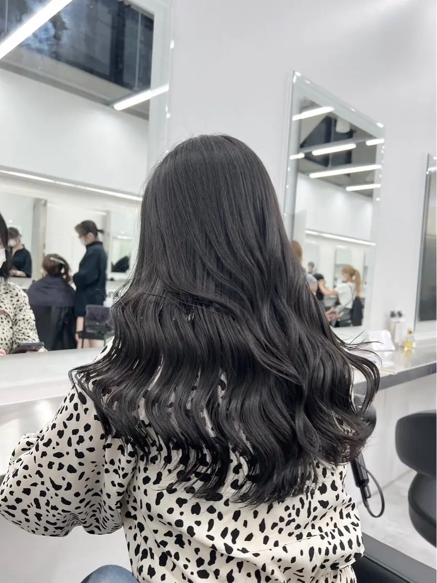 セミロング カラー NAMI🤎ブラウン &ミルクティー🤍のヘアスタイル