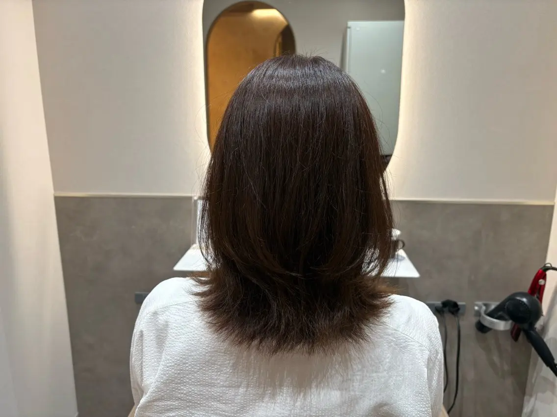 ミディアム 友利 眞帆のヘアスタイル