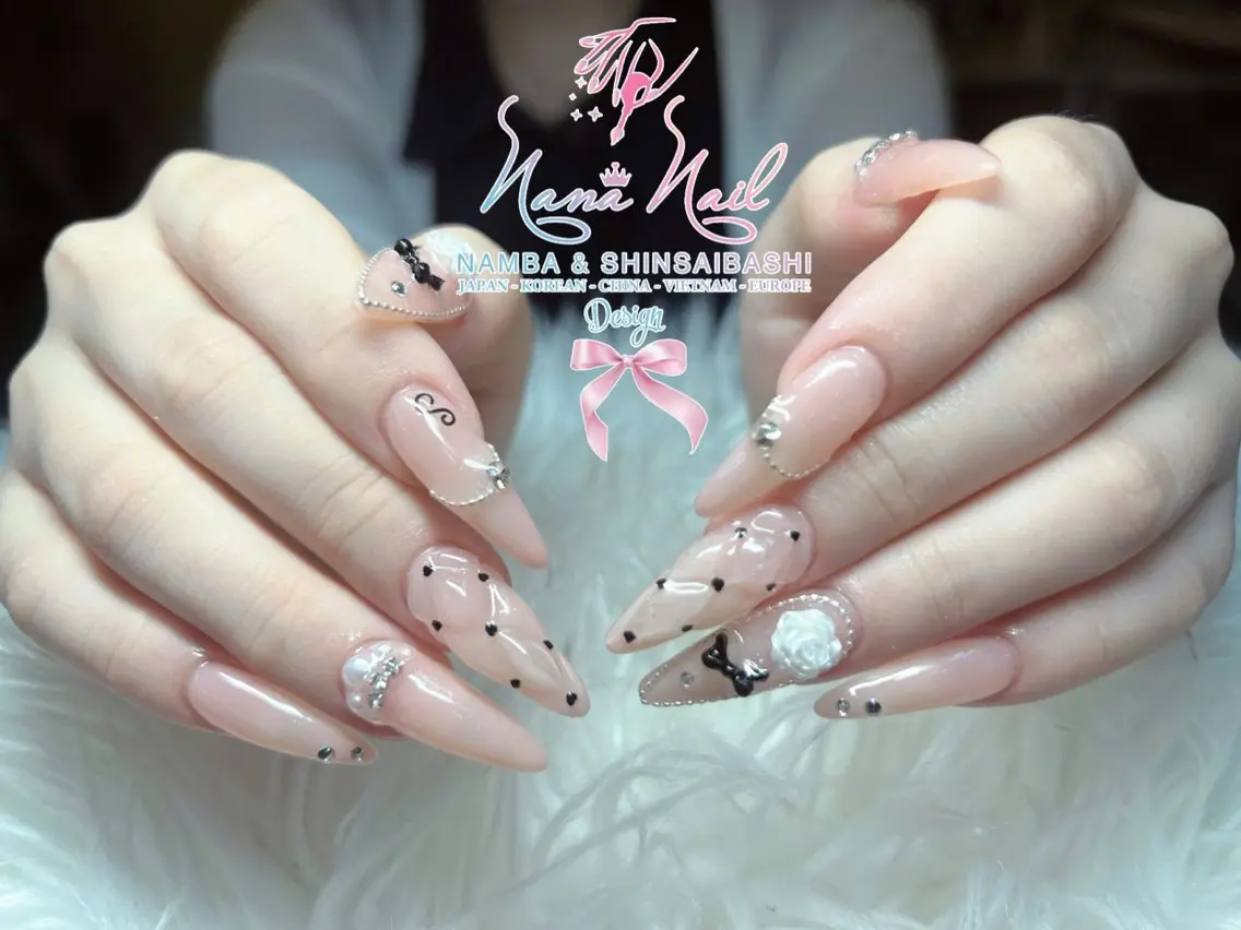 セミロング ハンドネイル Linanail Nambaのネイルデザイン