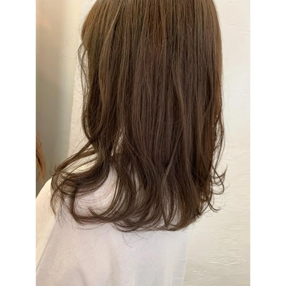 セミロング カラー fio マナミのヘアスタイル