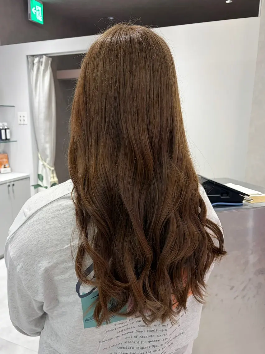 ロング カット ヘアカラー トリートメント ミルクティーカラー/ レイヤーカットAyaのヘアスタイル