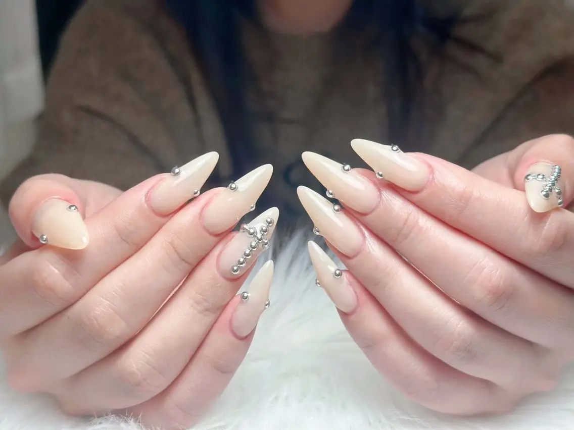 ネイル チークネイル ドット フレンチネイル グラデーション 韓国ネイル ハンドネイル Lisa Nail Salonのネイルデザイン