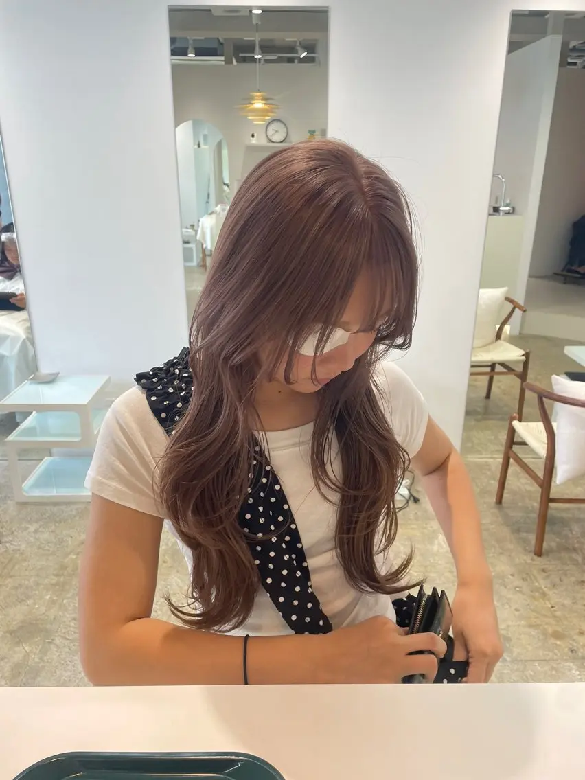 ロング カラー ベージュカラー ピンクカラー ピンクベージュ カット ヘアカラー H I ＮＡのヘアスタイル