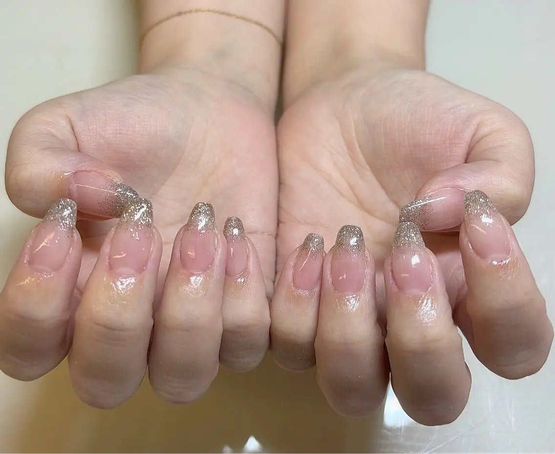 ネイル ゴールド ラメ(グリッター) ワンカラーネイル 上田 彩乃のネイルデザイン