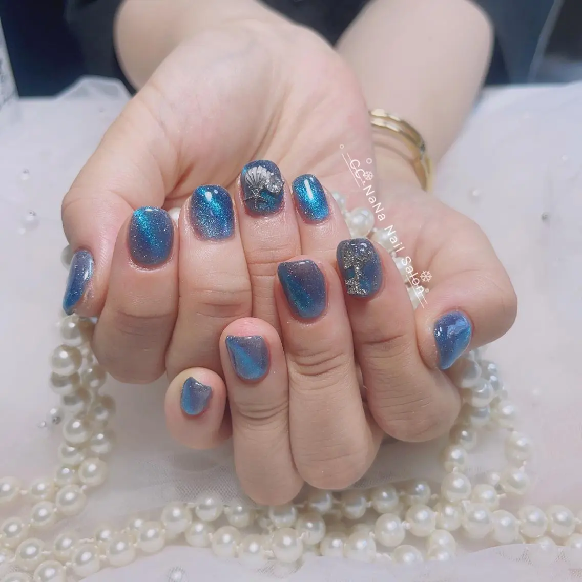 ネイル チークネイル フラッシュネイル ハート キラキラネイル 韓国ネイル ハンドネイル CC NaNa ワンホンネイル🌙Nのネイルデザイン
