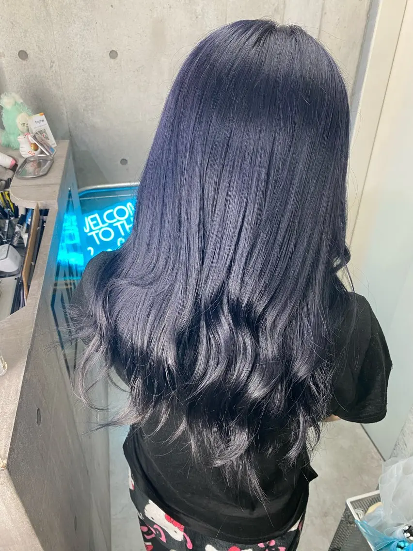 セミロング カラー 黒髪 ブルーカラー ブルーブラック 國分 伸也のヘアスタイル