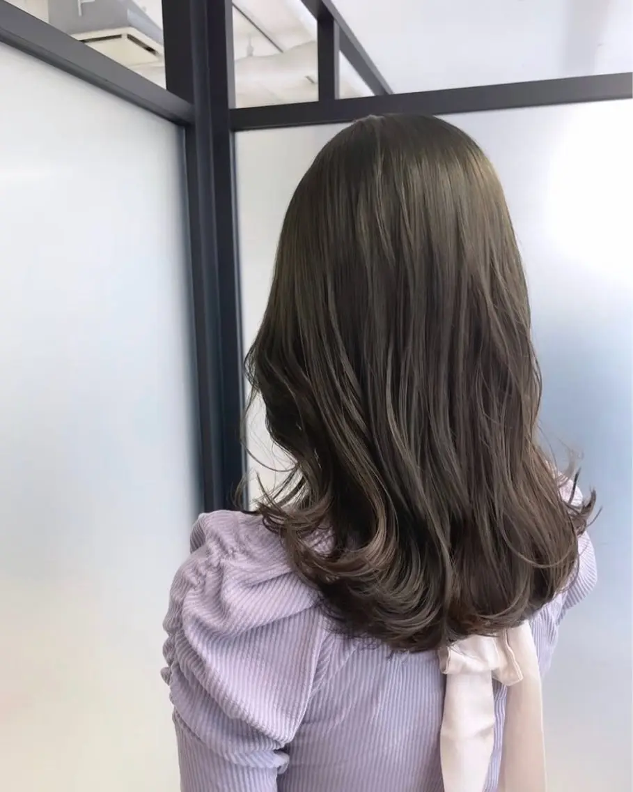 セミロング カラー ami /原宿/表参道のヘアスタイル
