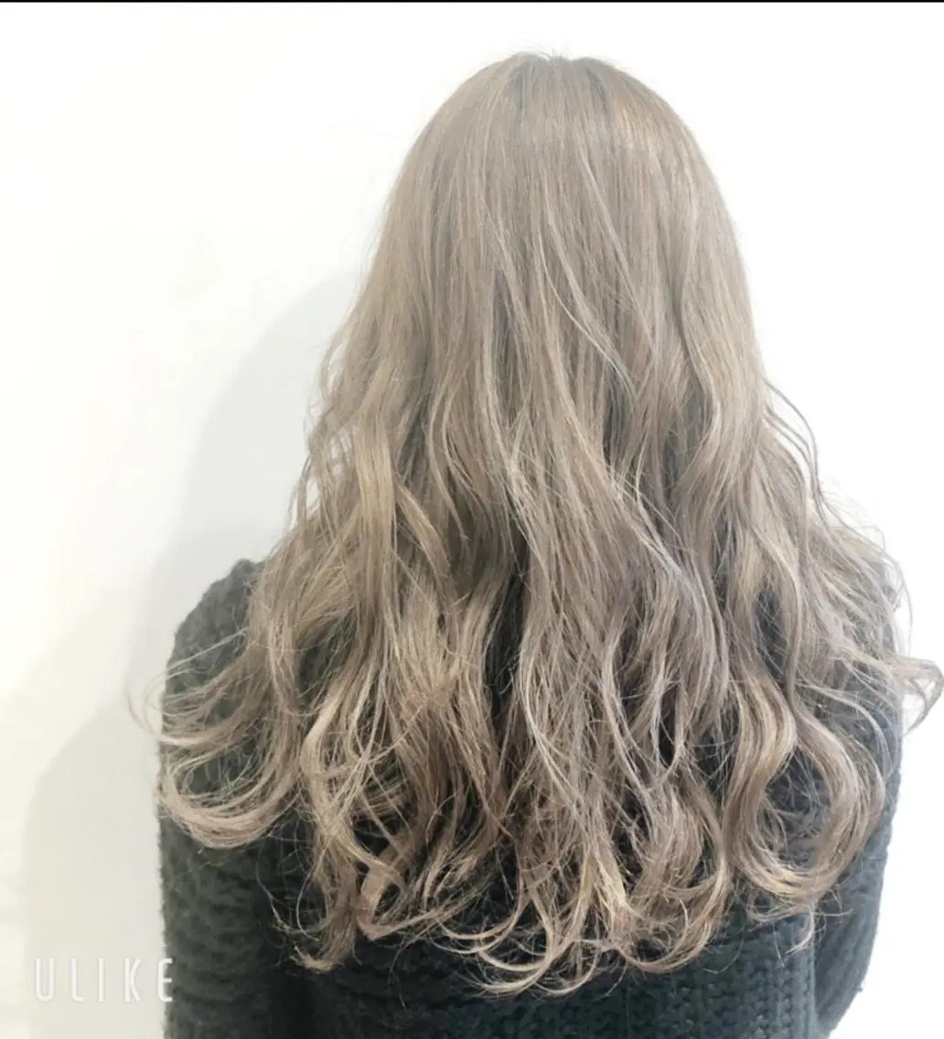 ロング カラー キッズ ベージュカラー ミルクティーベージュ 新井 友菜のヘアスタイル