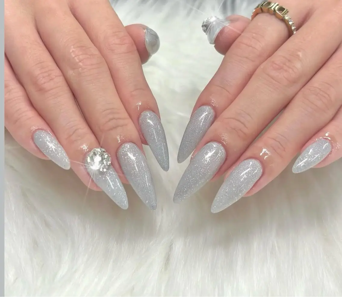 【Hand】 ジェルオフ込み🤩フラッシュネイル+パーツ2個付きの写真