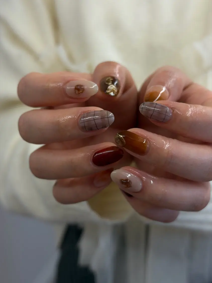 ネイル ブラウン ジェルネイル マグネットネイル ミラーネイル ニュアンスネイル ハンドネイル ハンドケア Bana_ Nailのネイルデザイン