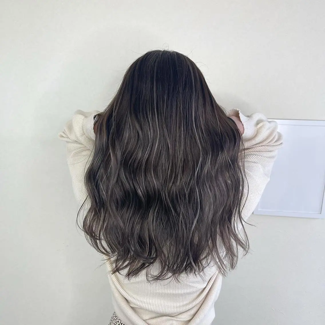 ロング カラー ベージュカラー ハイライトカラー ハイライト ハイライトカラー✨ グレージュ✨鎌倉光洋のヘアスタイル