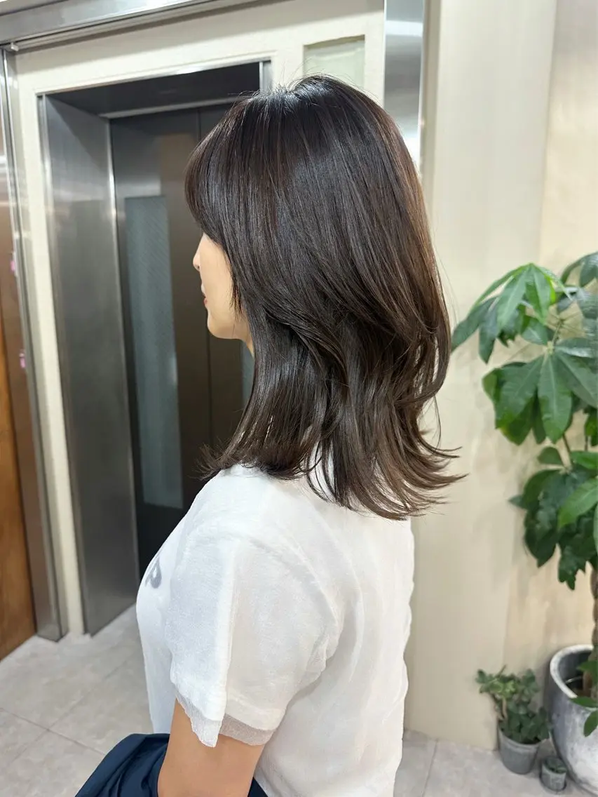 ミディアム くびれヘア くびれレイヤー レイヤーカット 鎌倉 彩のヘアスタイル