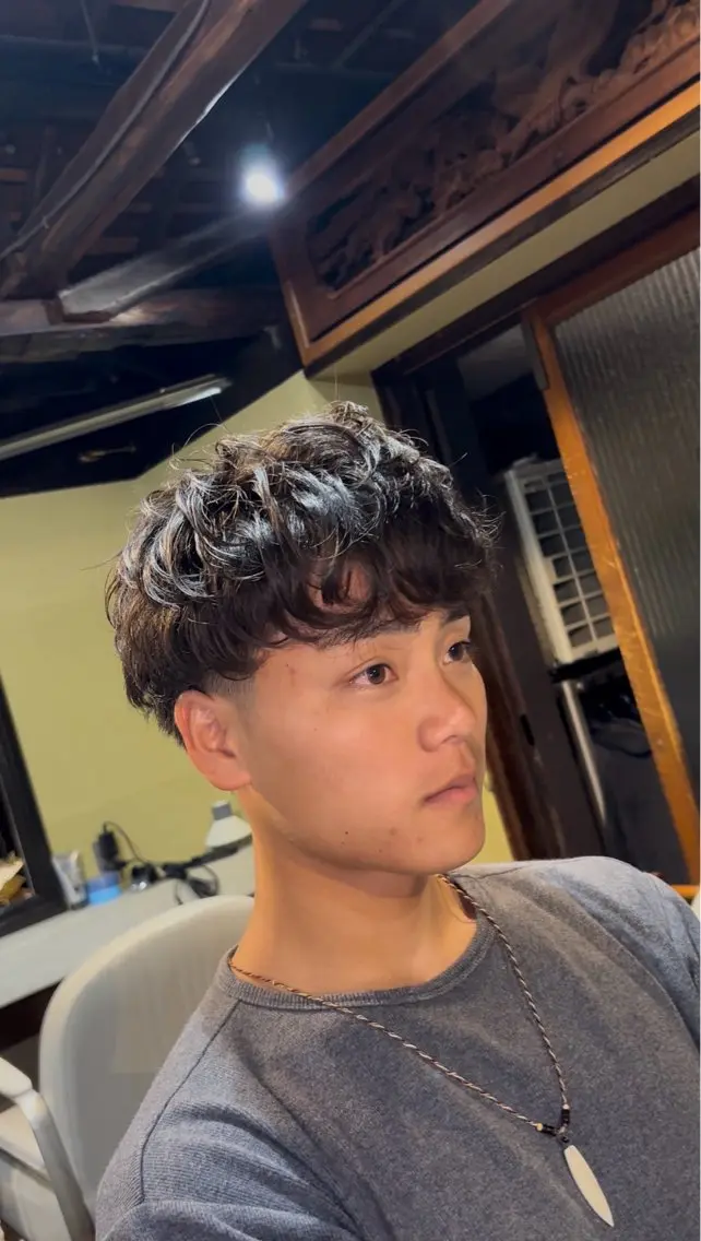 ミディアム メンズ ミディアムパーマ メンズパーマ くせ毛 中西 弘樹のヘアスタイル