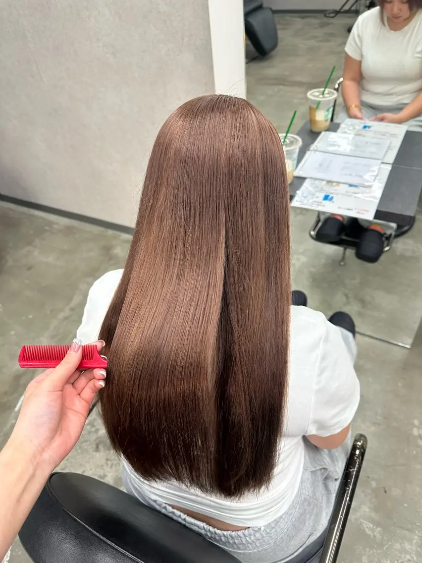 ロング カラー ベージュカラー ブリーチ ミルクティーベージュ ヘアカラー 徳永 瑚心のヘアスタイル