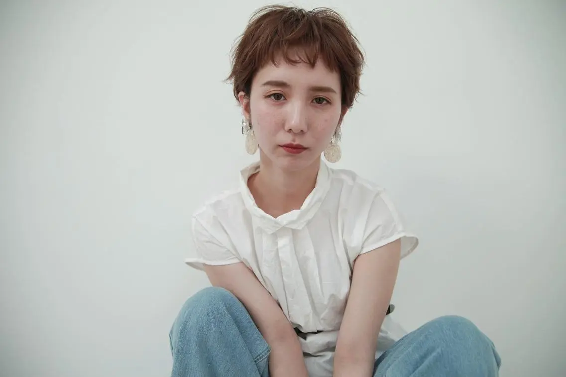 ショート シールエクステ/ ハイトーンカラーのヘアスタイル