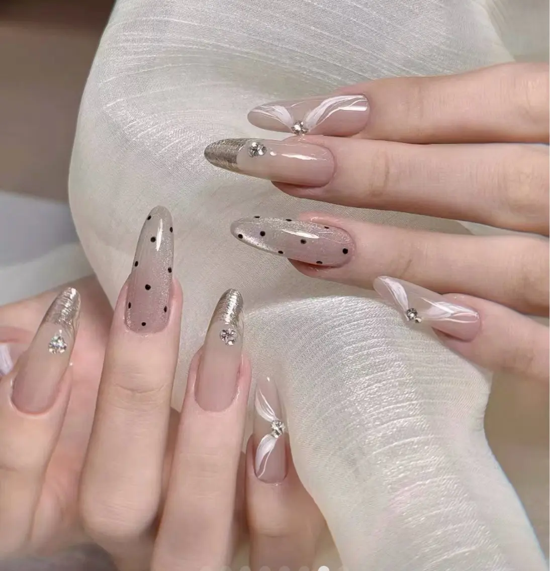 ロング ハンドネイル AMI Nailsalonのネイルデザイン