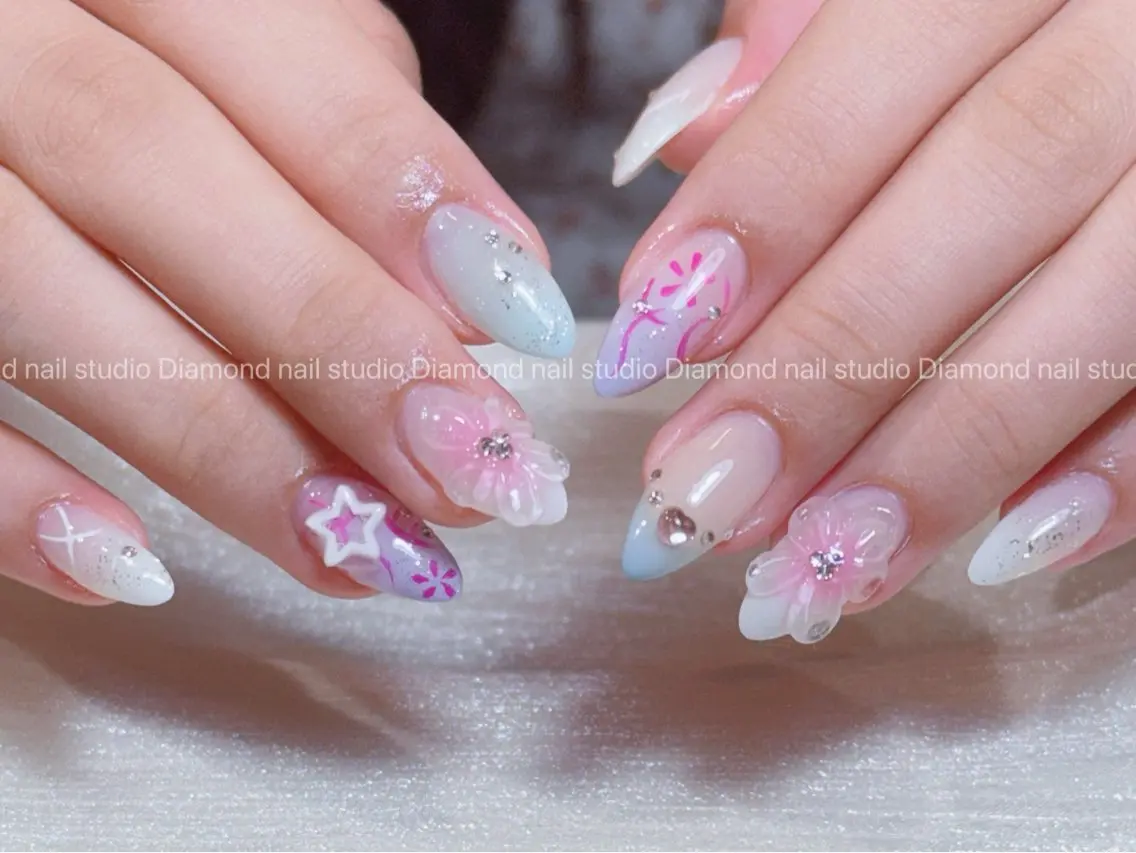 ネイル アートネイル オーロラネイル フラッシュネイル ガーリー キラキラネイル ハンドネイル Una NAILMANAMIのネイルデザイン
