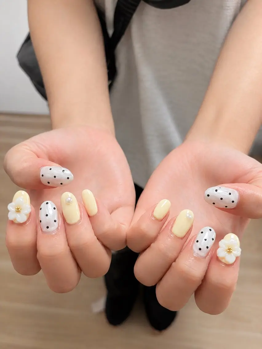 ネイル ドット 黄色 Rsh nailのネイルデザイン