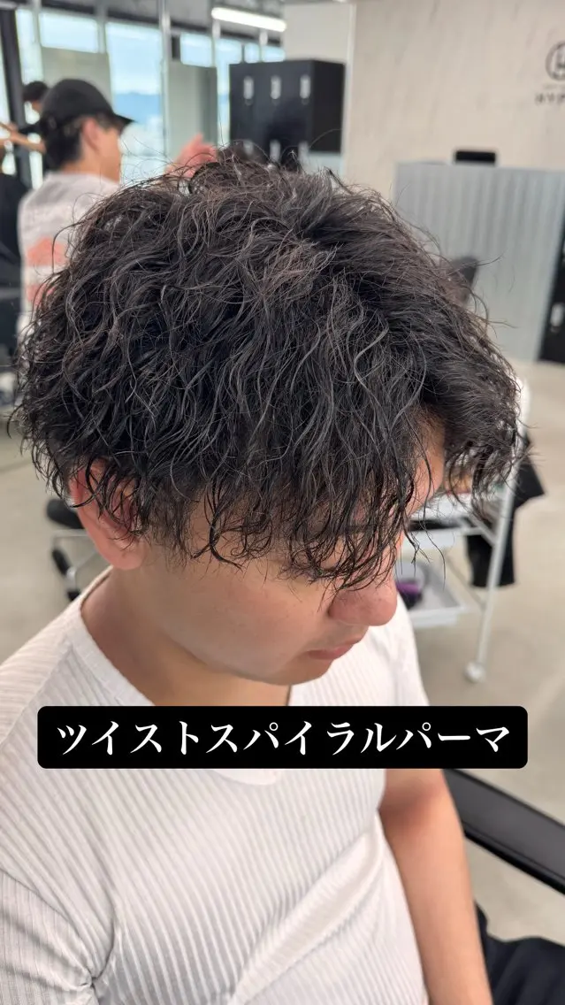 パーマ メンズ メンズパーマ ツイストスパイラルパーマ スパイラルパーマ カット パーマ 吉田 健吏のヘアスタイル