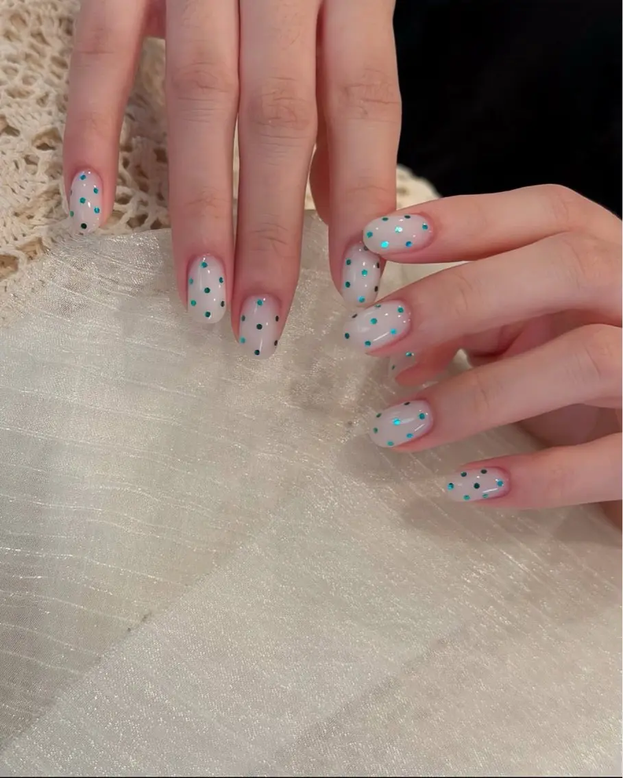 ネイル チークネイル ドット フレンチネイル グラデーション 韓国ネイル ハンドネイル Minette nailrinrinのネイルデザイン