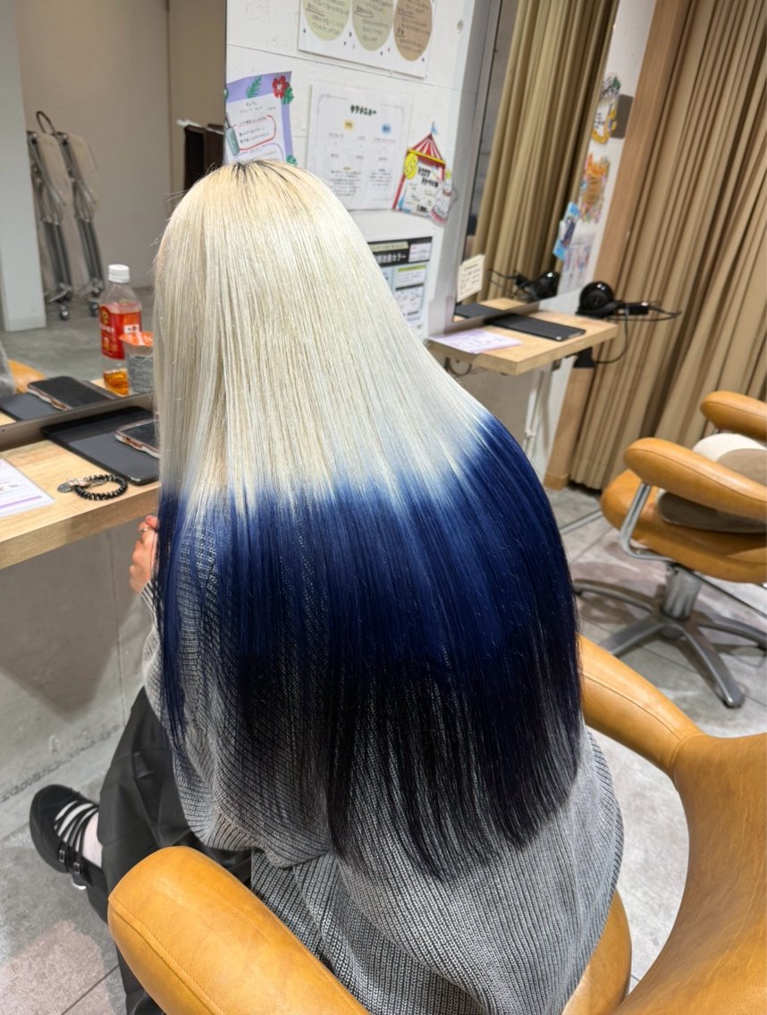 ロング カラー ブリーチ カット ヘアカラー 小西 舞依のヘアスタイル