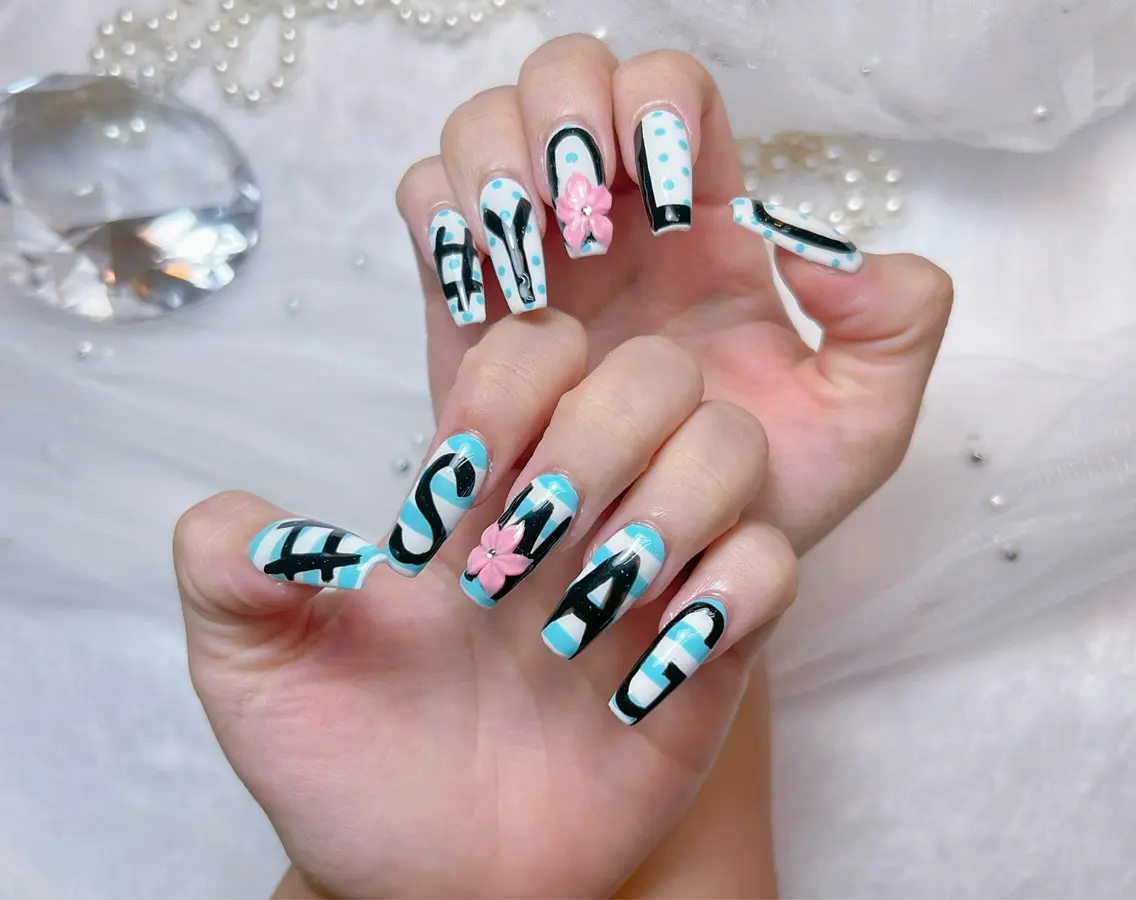 ネイル アートネイル オーロラネイル チークネイル 長さ出し フットネイル Miya _nailのネイルデザイン