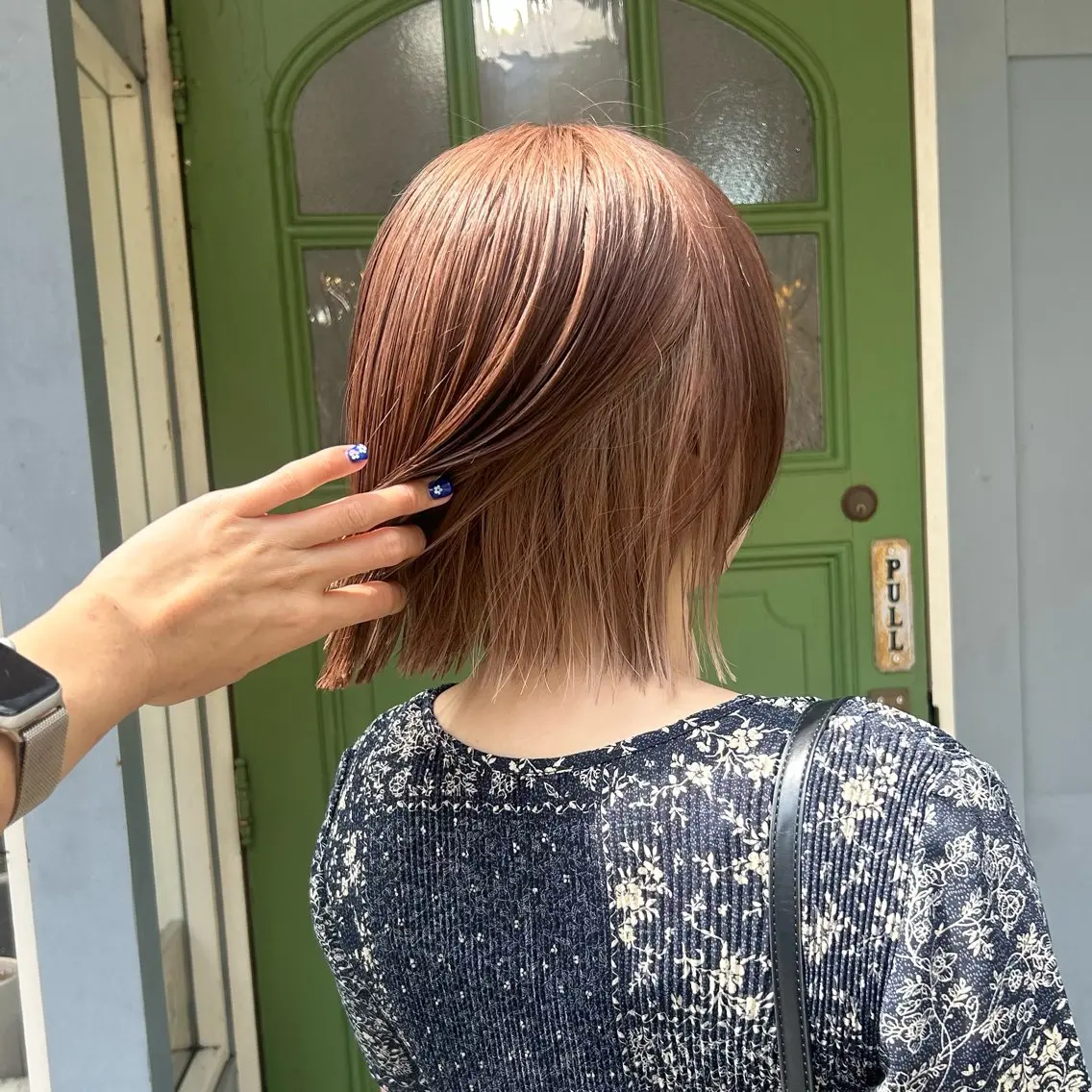 ショート カラー ベージュカラー ブリーチ インナーカラー ミルクティーベージュ オレンジ カット ヘアカラー トリートメント BRITS 渡辺 菜々子のヘアスタイル
