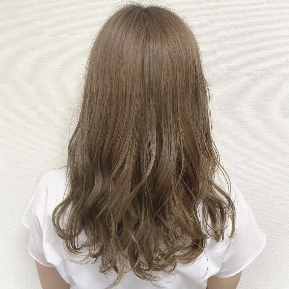 セミロング カラー ベージュカラー ブリーチ ダブルカラー ブリーチなしカラー オリーブベージュ ヘアカラー トリートメント ブリーチなしWカラー メンズカット✨ワタベのヘアスタイル