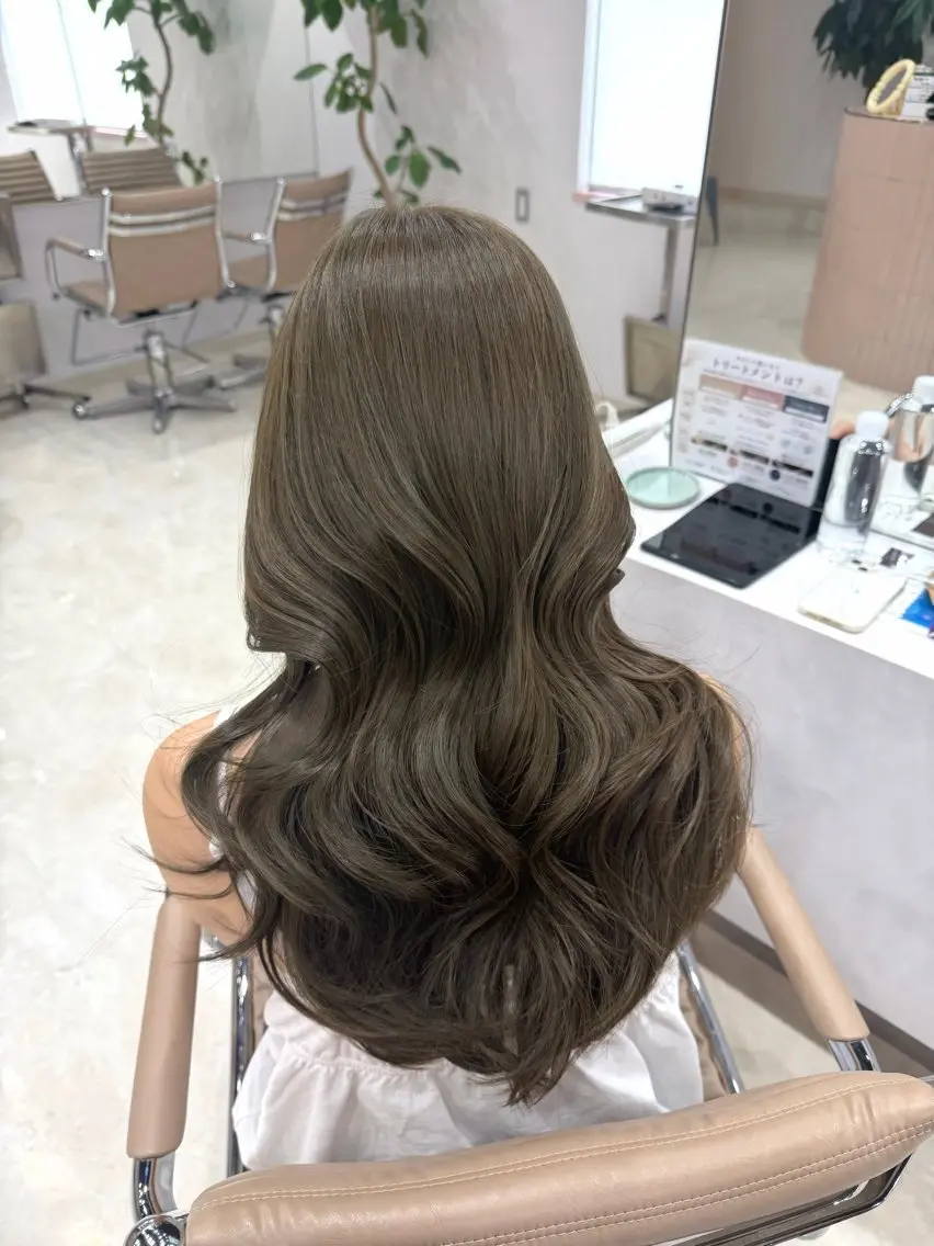 ロング カラー オリーブ／レイヤー 🌿HIMARI🌻のヘアスタイル