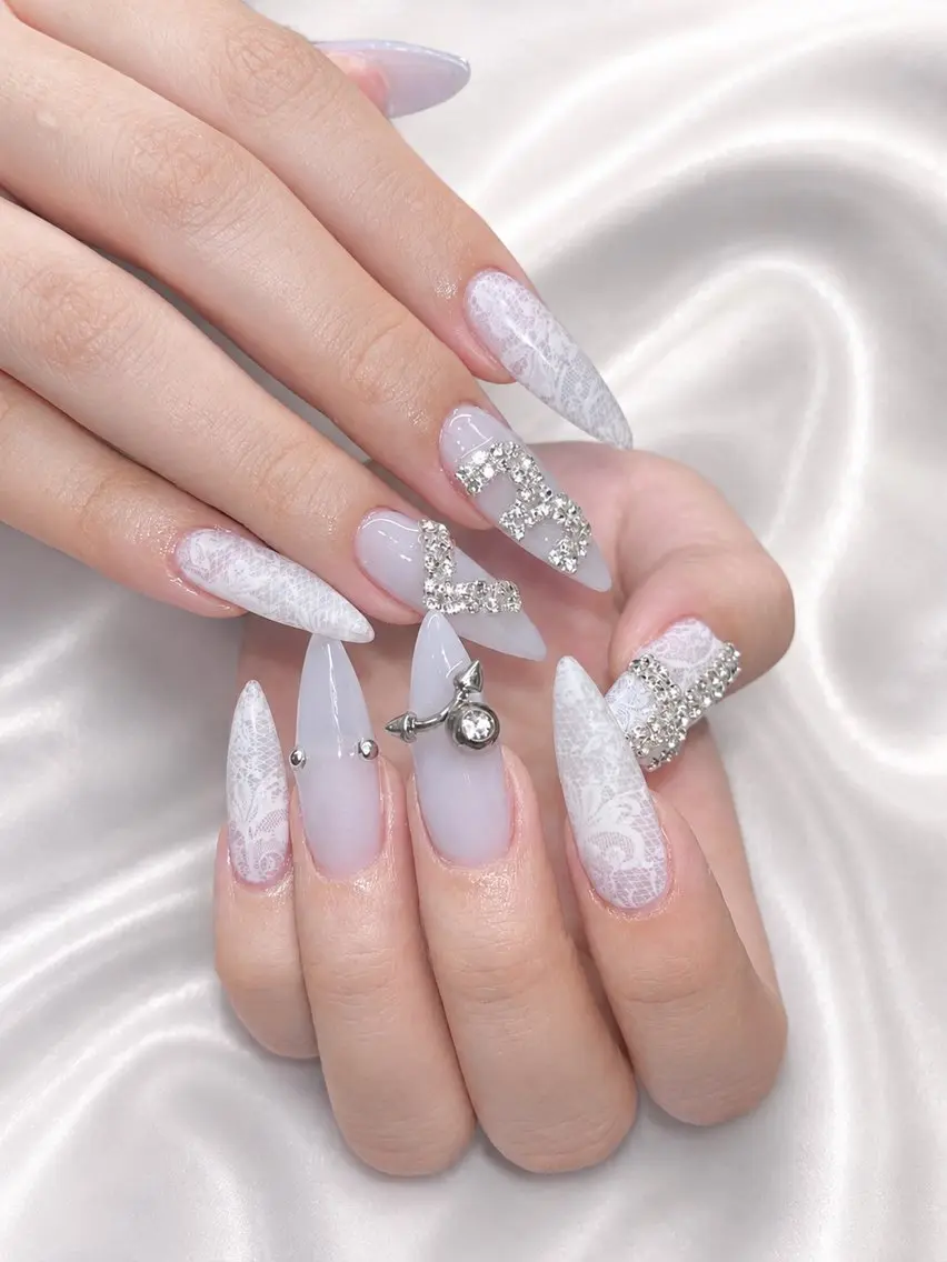 ネイル フレンチネイル ジェルネイル 韓国ネイル マグネットネイル 持ち込み ハンドネイル Royal Nail-RINAのネイルデザイン