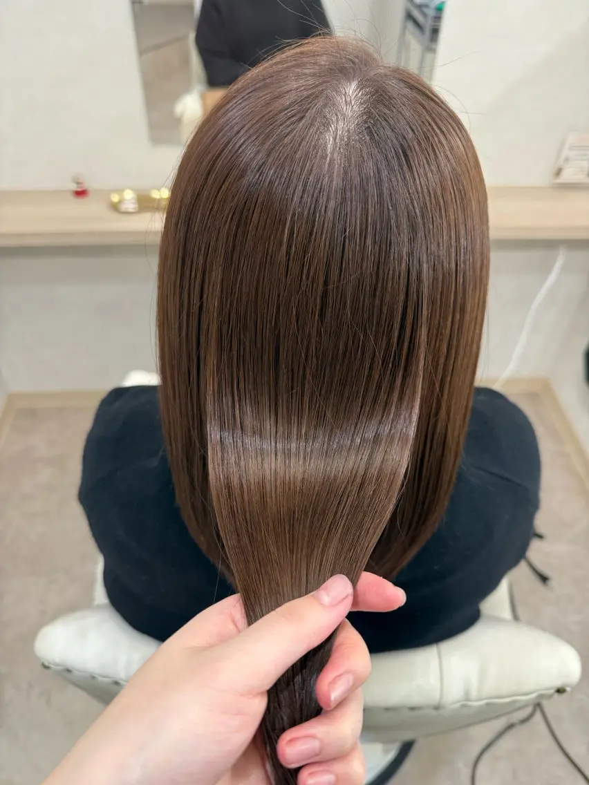 セミロング ヘアカラー 炭屋 波音のヘアスタイル