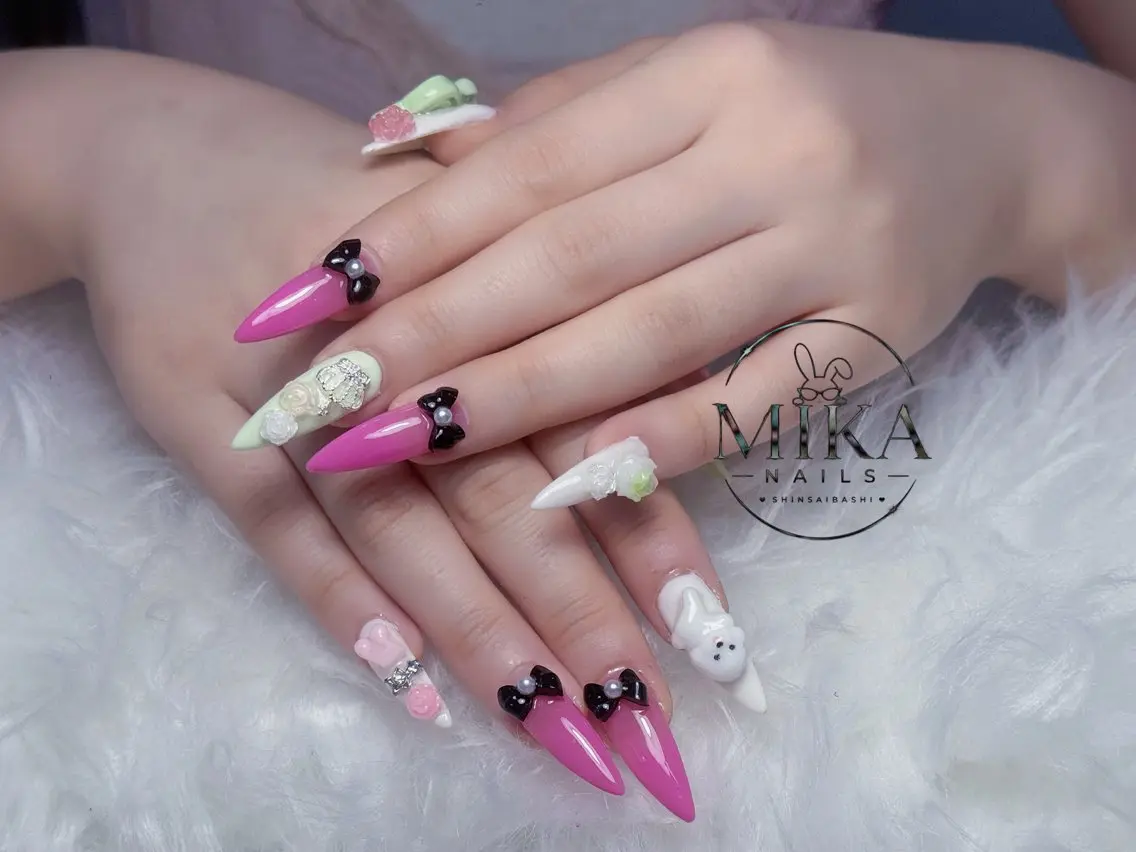 ネイル ガーリー キラキラネイル 韓国ネイル ロングネイル シンプルネイル ハンドネイル Genie Mika Nailsのネイルデザイン