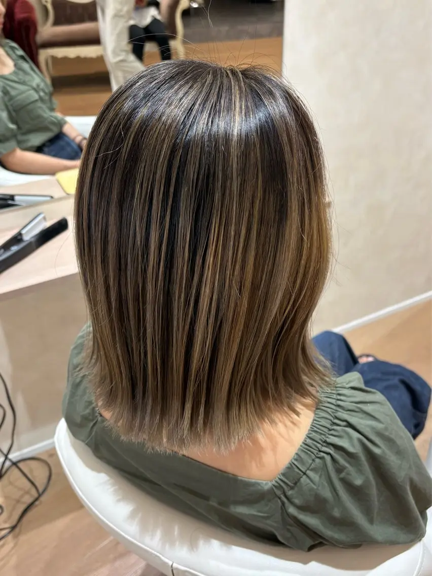 ショート カラー バレイヤージュ レイヤーカット 湊 陽菜のヘアスタイル