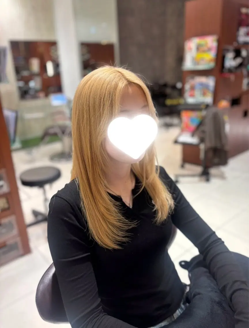 セミロング カラー ベージュカラー ブリーチ ブロンド ハイトーンカラー カット ヘアカラー トリートメント 🍒ブリーチカラー 🍊暖水 まりあのヘアスタイル