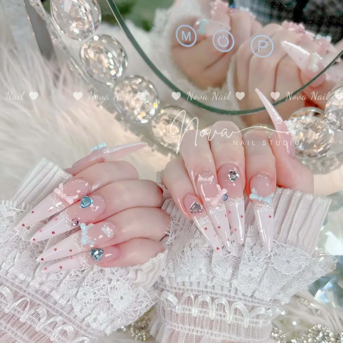 ネイル フレンチネイル ジェルネイル ガーリー キラキラネイル 韓国ネイル ハンドネイル ハンドケア Kitty Nail Novaのネイルデザイン