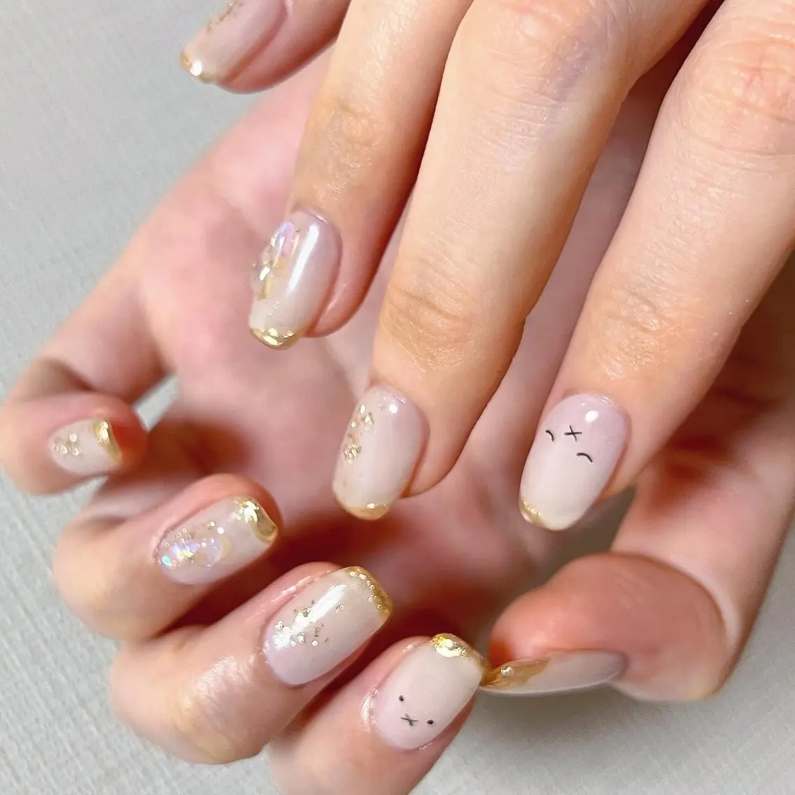 ネイル アートネイル ゴールド ミラーネイル ニュアンスネイル ホワイト ハンドネイル pointillé .ayaのネイルデザイン