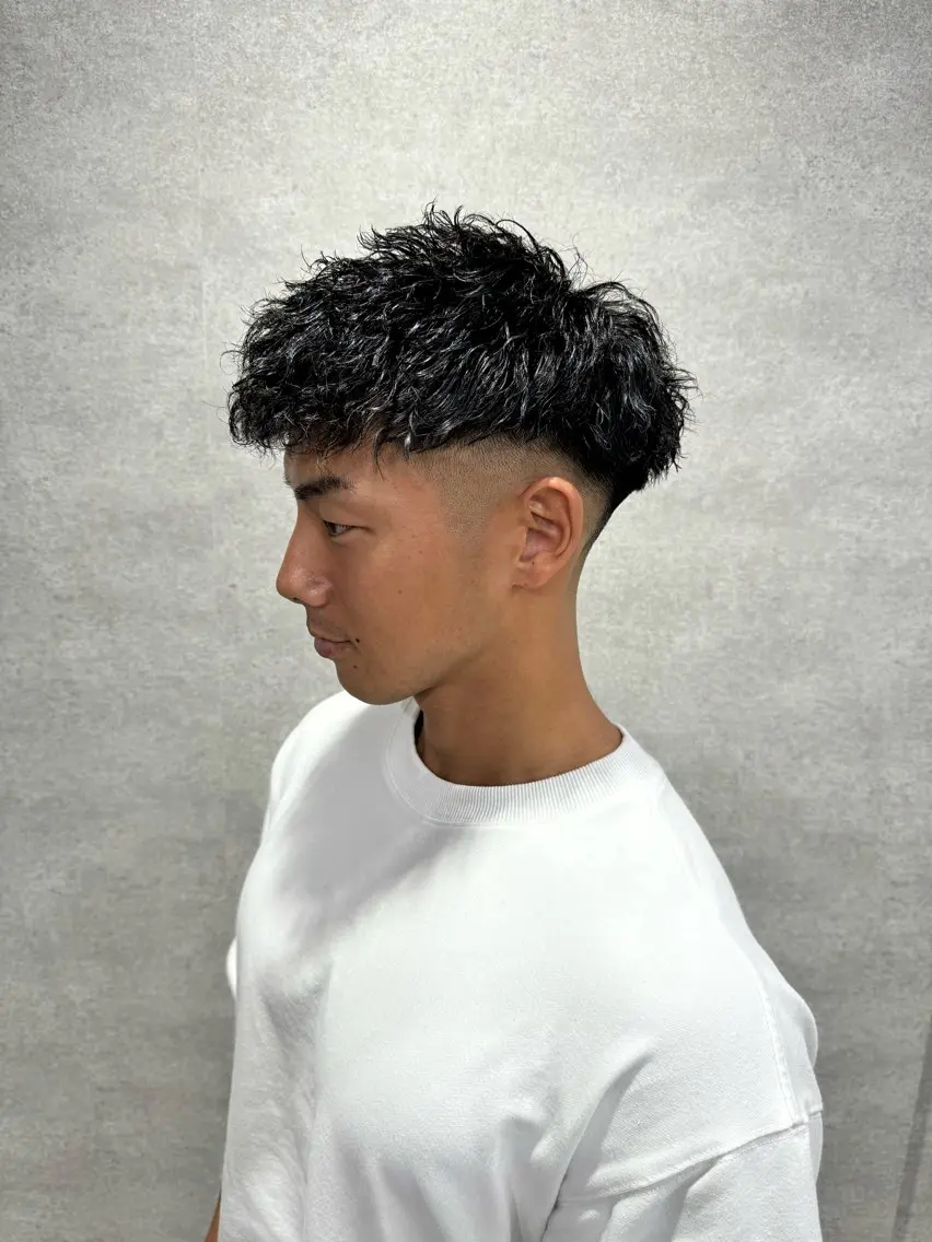 ショート カラー パーマ ヘアアレンジ メンズ センターパート メンズハイライト メンズメッシュ マッシュ メンズパーマ カット パーマ トリートメント ヘッドスパ ヘアセット 仕上がり満足度No. 1🔥BLUCK🔥のヘアスタイル
