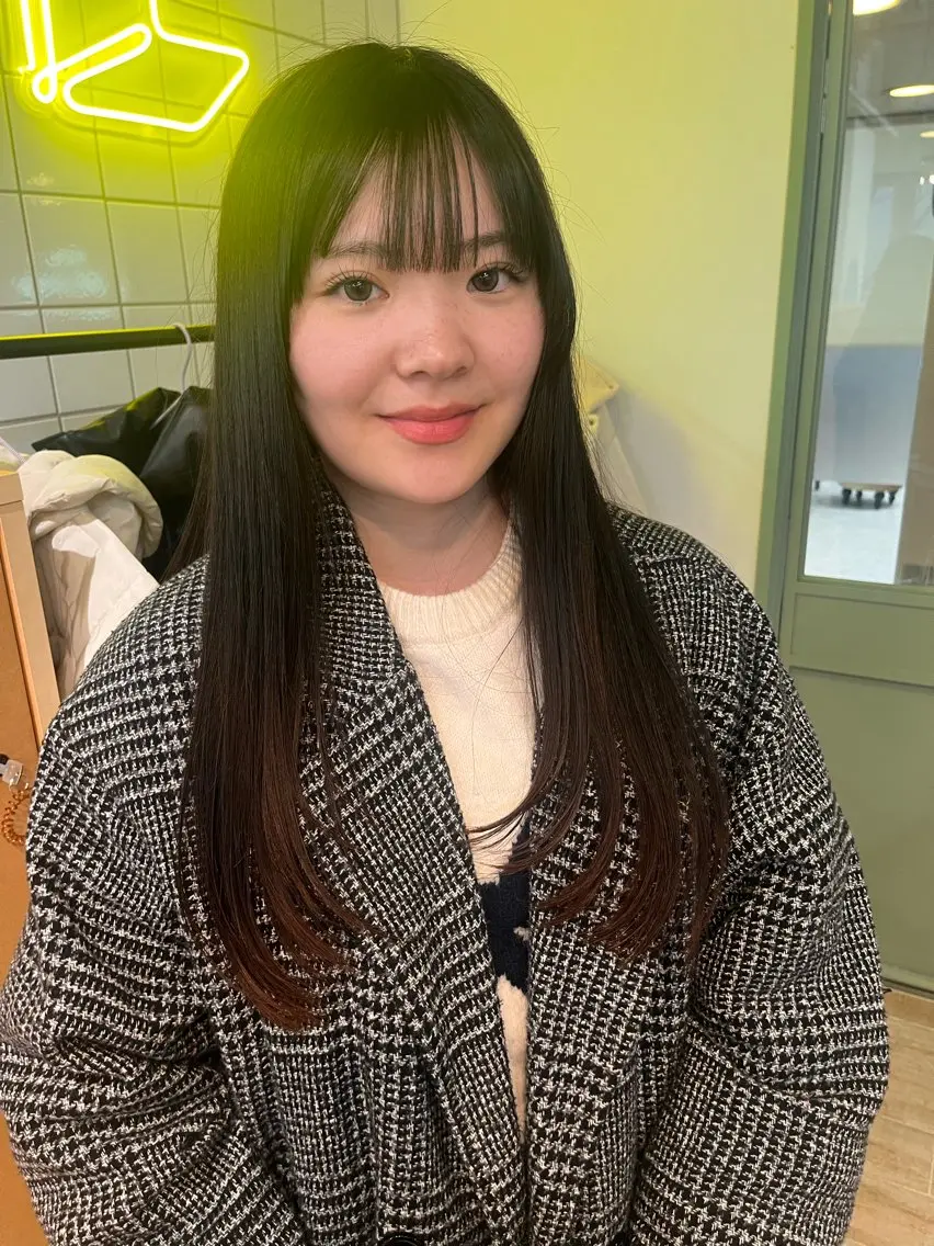 ロング 顔周りカット レイヤーカット ロング ローレイヤー 縮毛/パーマ/カラー LUVISM佐藤里咲のヘアスタイル