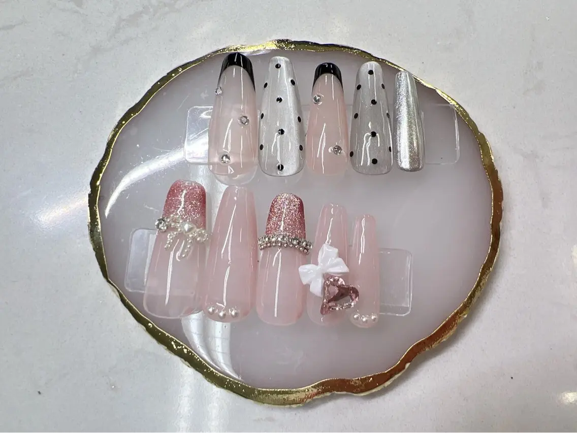ネイル アートネイル フットネイル フレンチネイル ジェルネイル ガラスフレンチ Queeens nailのネイルデザイン