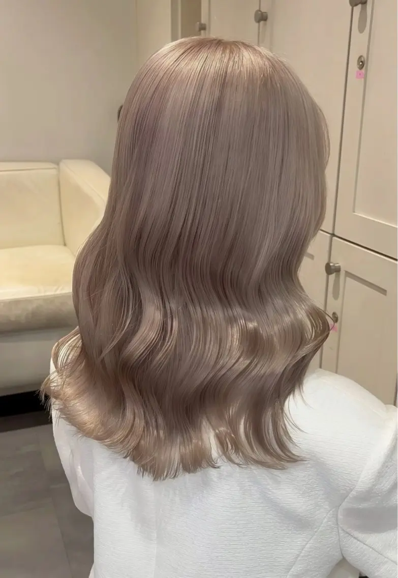 セミロング ヘアカラー コスギ ユカナのヘアスタイル